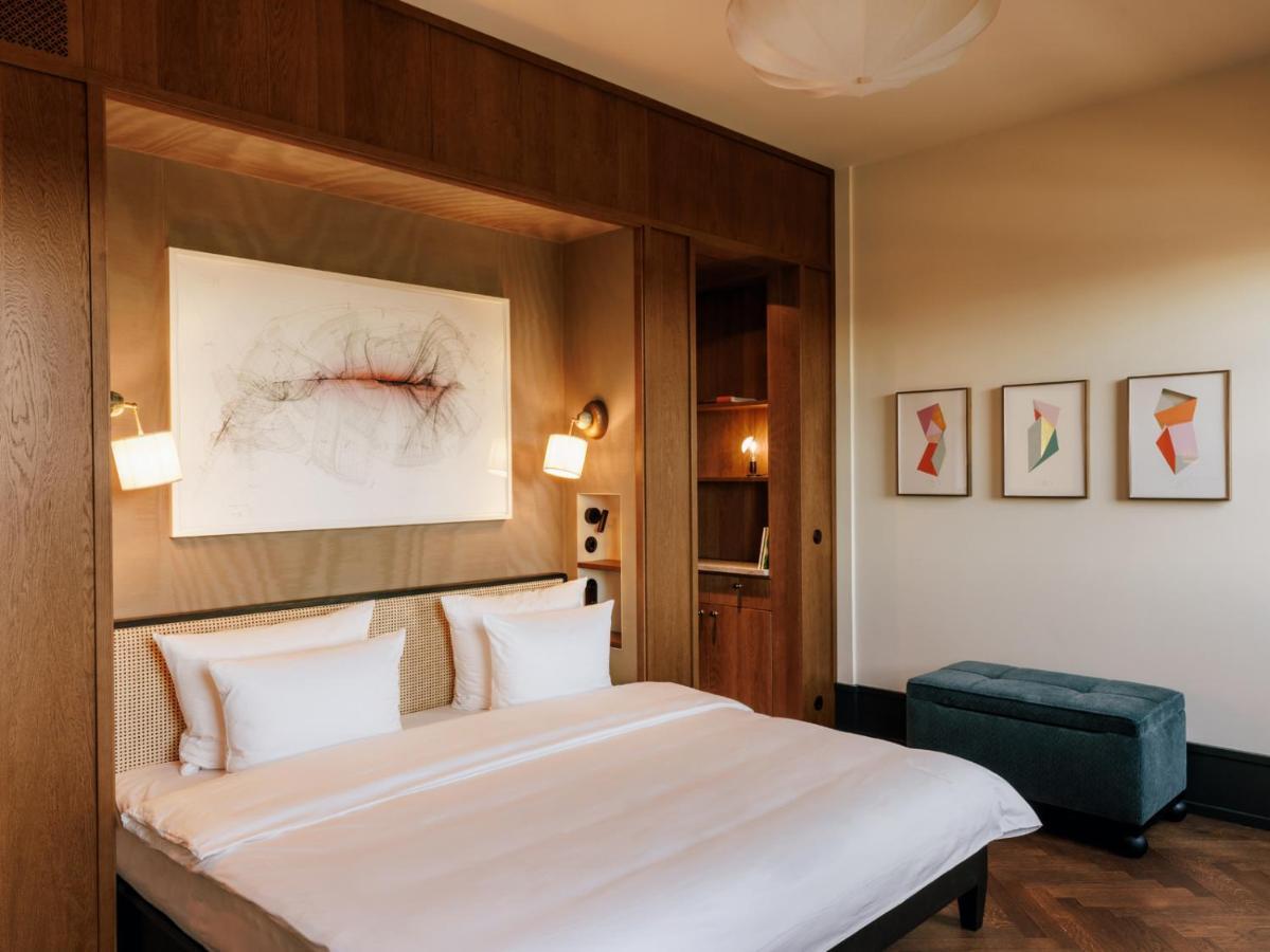 Boutique Hotel Chateau Royal Berlin Exterior foto A bedroom at the hotel