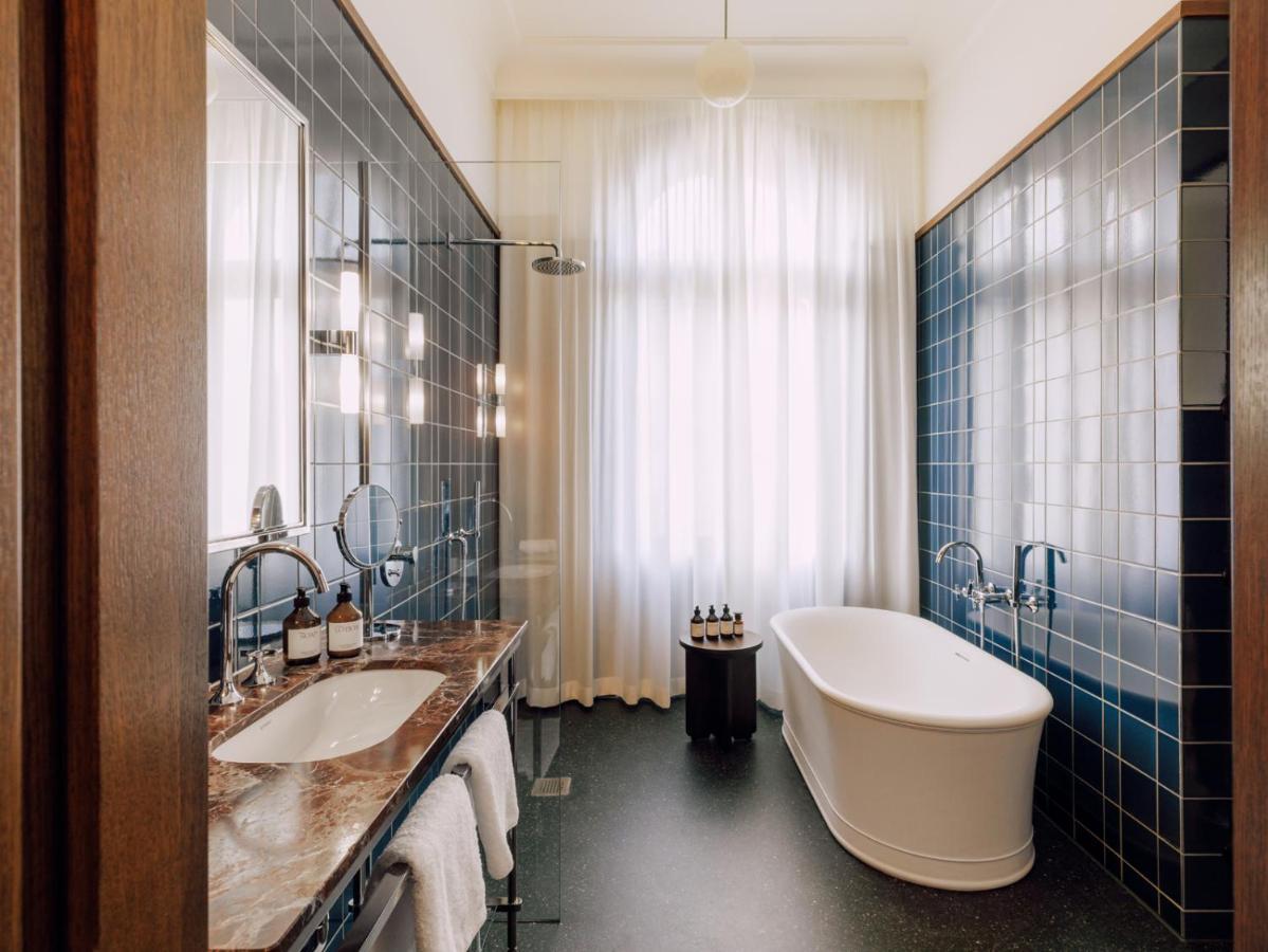 Boutique Hotel Chateau Royal Berlin Exterior foto Bathroom