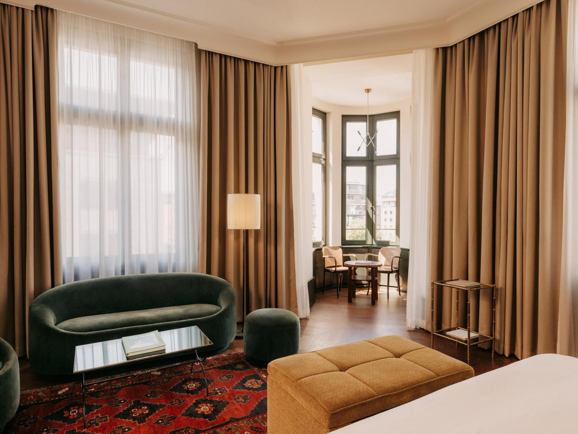 Boutique Hotel Chateau Royal Berlin Exterior foto A suite at the Hotel Axelmannstein